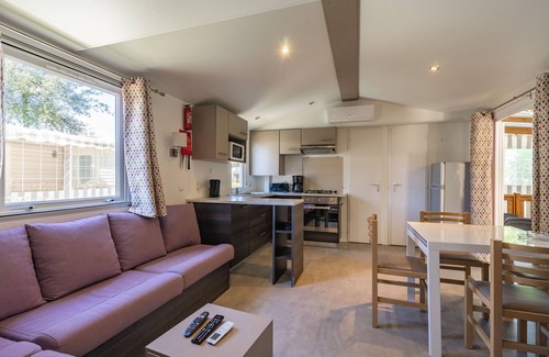 Ronce-les-Bains RV Rental | Mobile Home 'Mh 122 Ronce Les Bains' with Shared Pool, Terrace and Air Conditioning