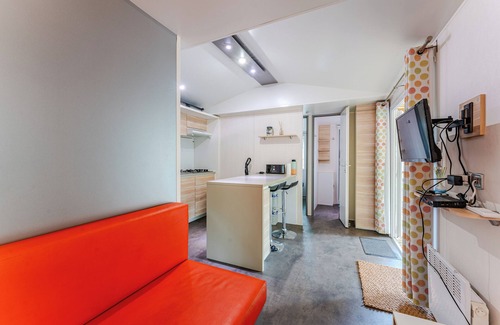 Aureilhan RV Rental | Mobile Home 'Ohara 2 Chambres' with Shared Pool, Private Terrace and Air Conditioning