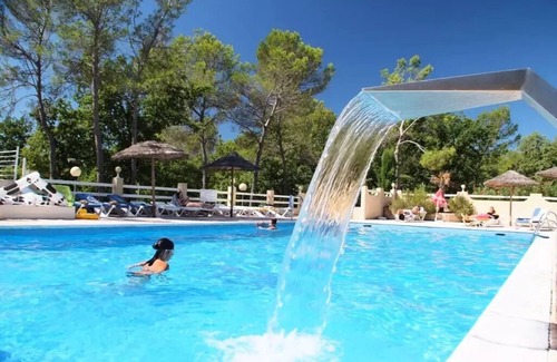 Saint-Paul-en-Foret House | Mobilhome Standard mit TV mit Klimaanlage 4 Personen
