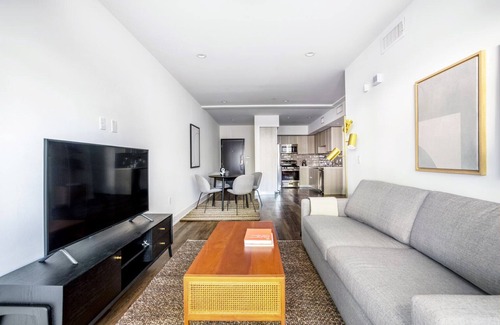 Beverly Grove Apartment | Mod Beverly Grove 2BR w/Courtyard, near West Hollywood, by Blueground
