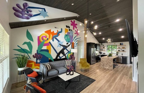Cramerton House | Mod chic 2BR Fire Pit, Corn Hole Court, Pets welcome, close to CLT attractions