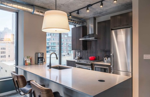 West Loop Apartment | Mod West Loop 2BR w/Gym, Pool, W/D, nr. Fulton Market, by Blueground