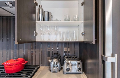 West Loop Apartment | Mod West Loop 2BR w/Gym, Pool, W/D, nr. Fulton Market, by Blueground