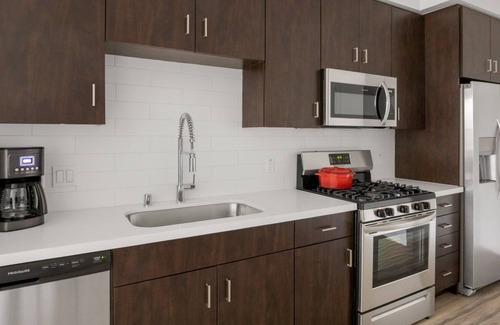 Westchester Apartment | Mod Westchester 1BR w/ Gym, Pool, nr. Venice Beach, by Blueground