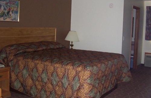 East Kootenay Hotel | Model A Inn