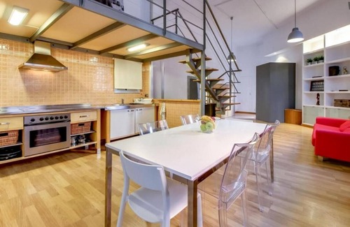 Collblanc y La Torrassa Apartment | MODERNO APTO. BARCELONA/HOSPITALET LLOBREGAT, zona Camp Nou, 6 Personas