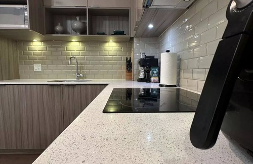 Henry Farm Condo | Modern 1+1 Condo Suite in Toronto + Free Parking!