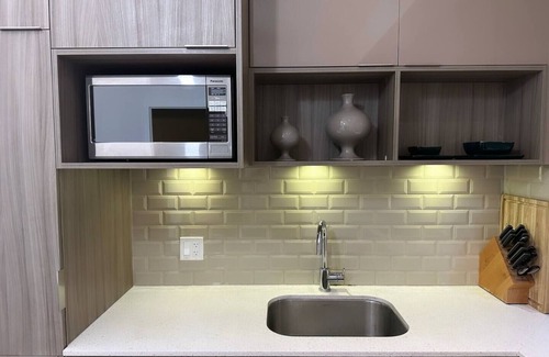 Henry Farm Condo | Modern 1+1 Condo Suite in Toronto + Free Parking!