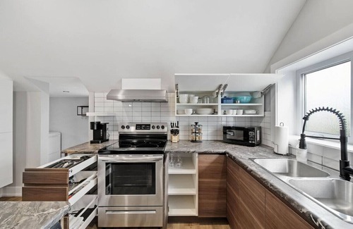 Welland Apartment | Modern 1 Bdrm|Laundry|BBQ|Deck