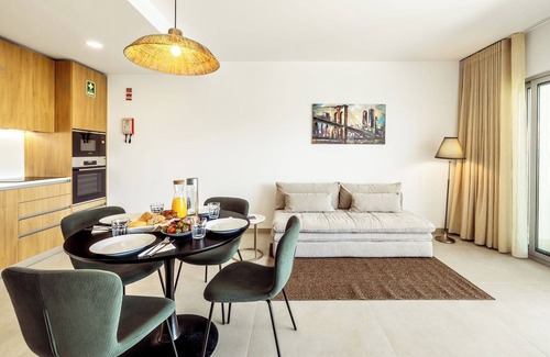 Correeira Apartment | Modern 1-Bed Apartment with Terrace – Albufeira