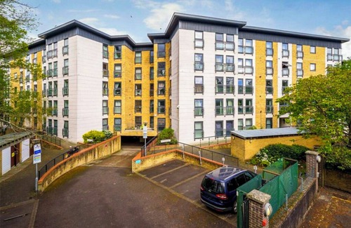 Bracknell Apartment | Modern - 1 Bed Flat in Bracknell - near airport