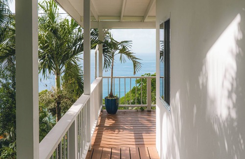 Marigot Bay Cottage | Modern 1 bed guesthouse with pool and ocean view!