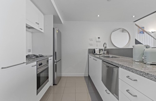 Prahran Apartment | Modern 1-Bed with Study & Balcony in Prahran