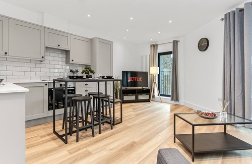Addiscombe Apartment | Modern 1 Bedroom Stay, Balcony, East Croydon