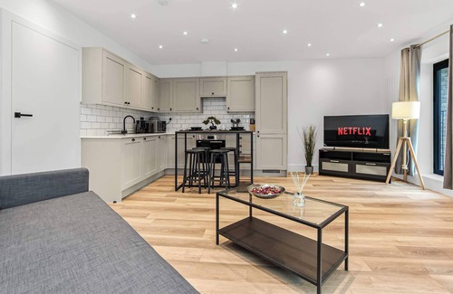 Addiscombe Apartment | Modern 1 Bedroom Stay, Balcony, East Croydon