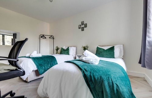 Waddon Apartment | Modern 1 bedroom flat in South Croydon