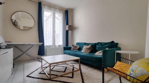 Louis Bertrand-Mirabeau-Semard House | Modern 1 bedroom apartment near the metro.
