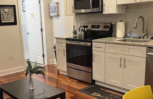 Passyunk Square Apartment | Modern 1 bedroom apartment close to Geno's / pat's, Sports Centers