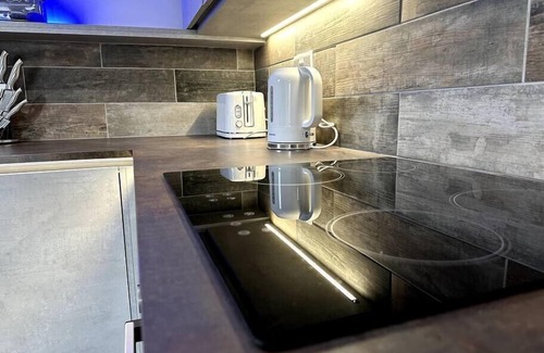 Cathays Apartment | Modern 1 Bedroom Apartment Near City Centre