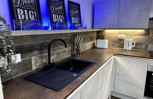 Cathays Apartment | Modern 1 Bedroom Apartment Near City Centre