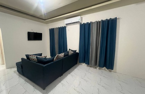 Constant Spring Apartment | Modern 1-bedroom apartment with AC, WiFi in Kingston