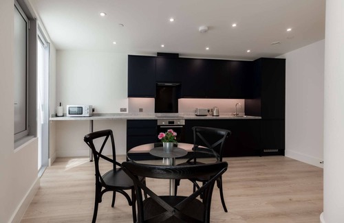 Stratford and New Town Apartment | Modern 1-Bedroom Stay in Stratford near to Canary Wharf | Ideal for Business or Leisure