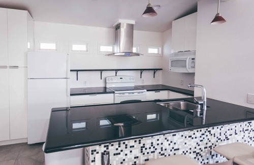 Arden-Arcade House | Modern 1 BR Sacramento Guest House Close to Everything