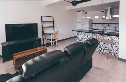 Arden-Arcade House | Modern 1 BR Sacramento Guest House Close to Everything