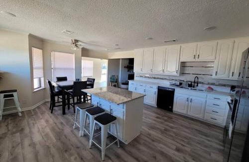 Pilot Point House | Modern 10 Acre Horse Ranch-Walk to Lake Ray Robert