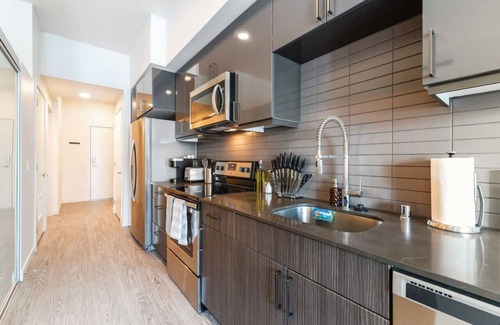 Downtown Apartment | Modern 1BR 1BA - Long Term Gym Parking Redmond DT