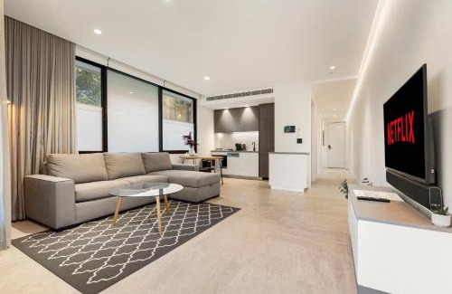 Coogee Apartment | Modern 1BR Abode with Courtyard Steps to the Beach