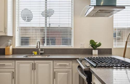 East Hollywood Apartment | Modern 1BR Apt in Hollywood