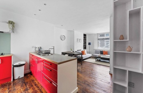 Adamsdown Apartment | Modern 1BR City Centre