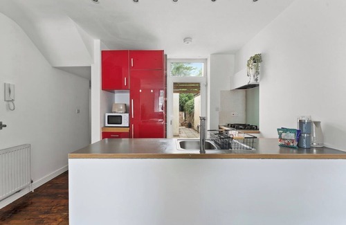 Adamsdown Apartment | Modern 1BR City Centre