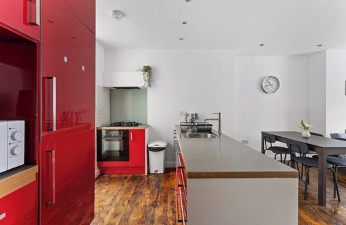 Adamsdown Apartment | Modern 1BR City Centre