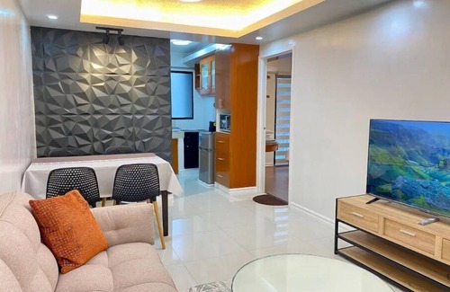 Talomo District Apartment | Modern 1BR King Bed near SM Mall