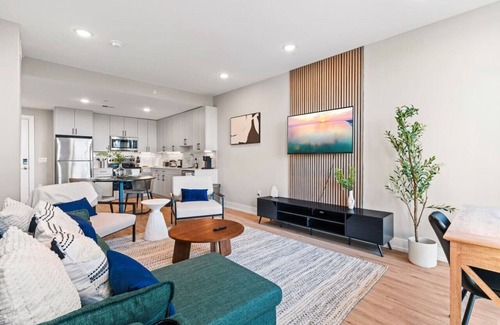 Philadelphia Apartment | Modern 1BR w/King Bed|W/D|Rooftop|10 mins to CC!