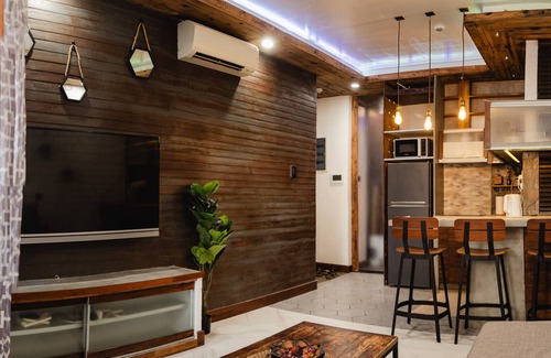 Male Apartment | Modern 1BR Walk to Beach & City Spots