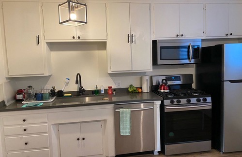 North Hollywood Condo | Modern 2/1 Creative Space