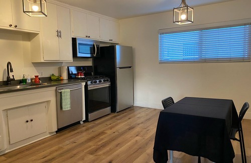North Hollywood Condo | Modern 2/1 Creative Space
