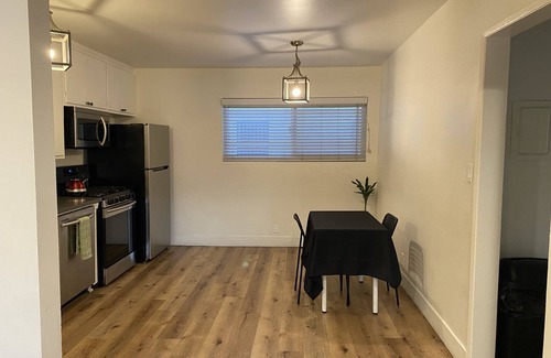 North Hollywood Condo | Modern 2/1 Creative Space