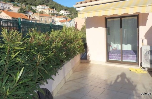 Mandelieu-la-Napoule Beach Apartment | Modern 2 bedroom apartment with superb roof terrace, walking to beach !