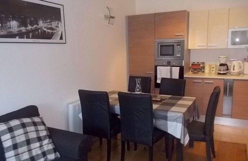 City Centre Dublin Apartment | Modern 2 Bed, 2 Bath Central Dublin Flat near Trinity College
