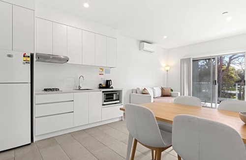 Callala Beach Apartment | Modern 2 Bed Apartment - 6 Min walk to beach