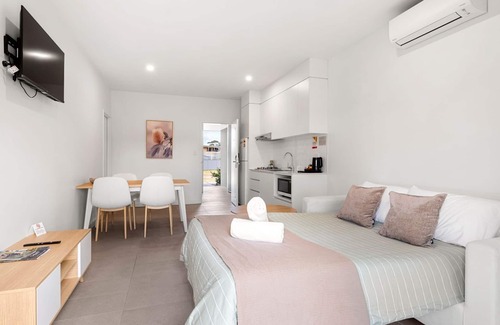 Callala Beach Apartment | Modern 2 Bed Apartment - 6 Min walk to beach