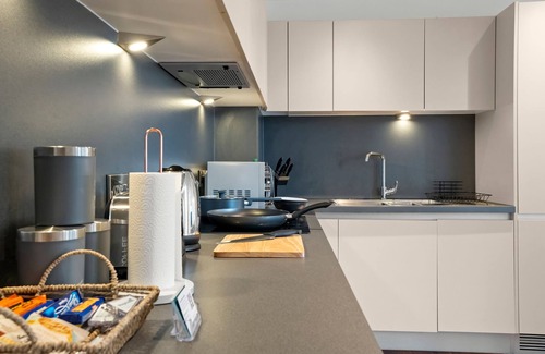 Manchester City Centre Apartment | Modern 2-Bed Apartment with Large Balcony