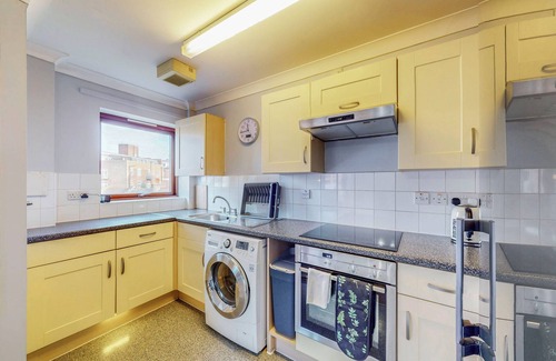 Lansbury Apartment | Modern 2 Bed APT-Balcony W/City Views-Langdon Park