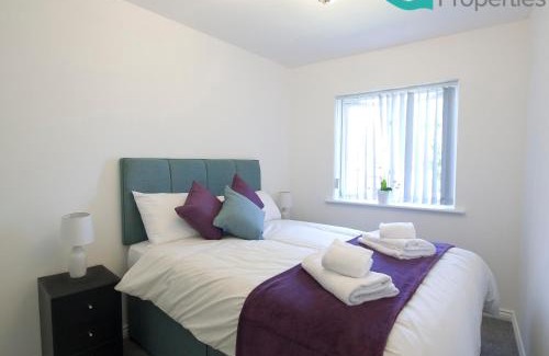 Sherborne St. John Apartment | Modern 2 Bed House Walking Distance to Hospital