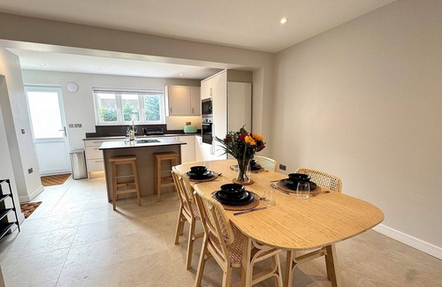 Acresford House | Modern 2-bed house, Coventry with EV charger