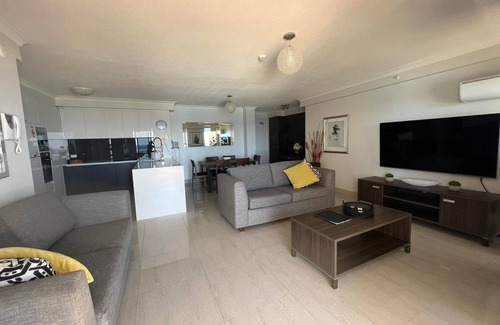 Surfers Paradise Apartment | Modern 2 Bedroom Apartment